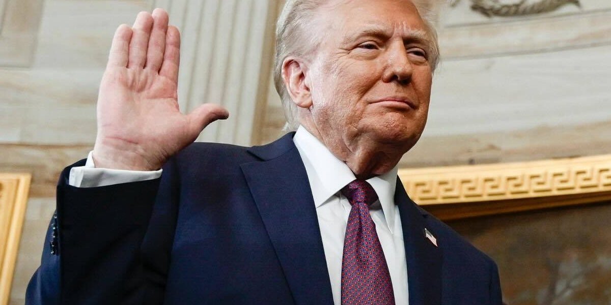 Independent: рука Трампа была покрыта консилером при визите в Шотландию