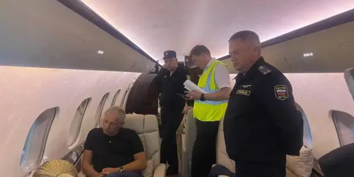 Путин "взял" еще одного олигарха прямо в самолете в Турцию. "Для него мы были жалкими людишками"