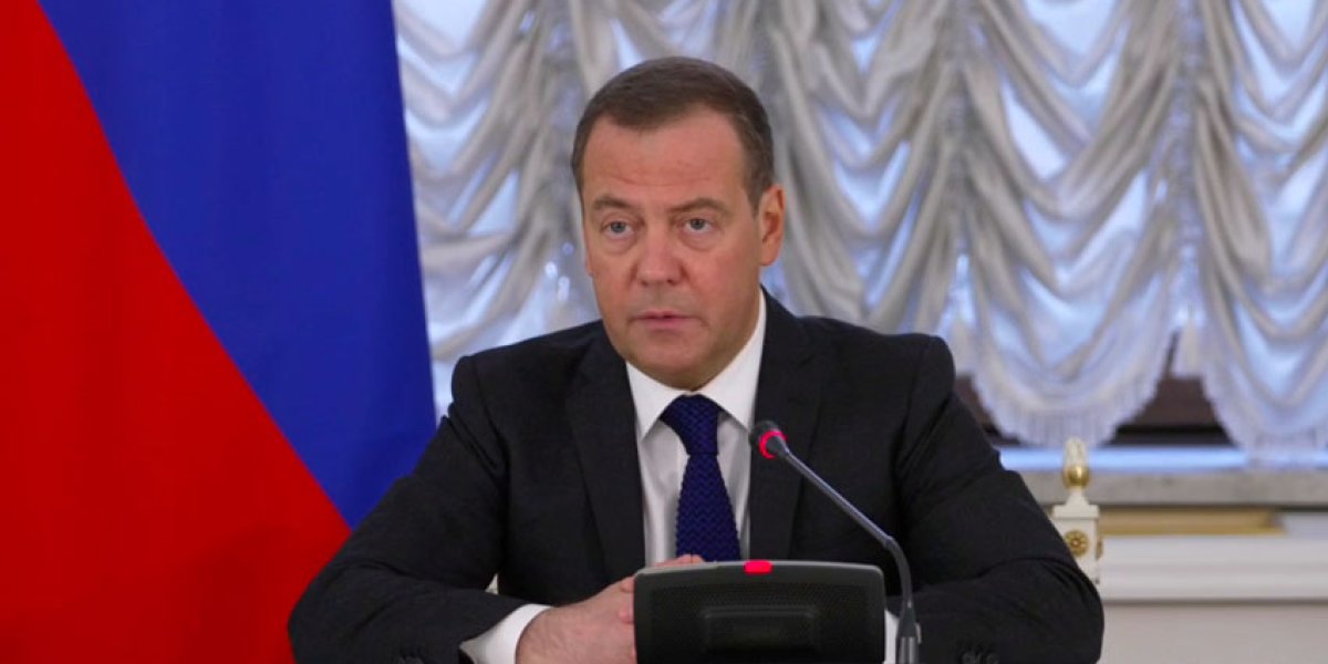Медведев назвал слова Трампа о пошлинах в отношении РФ театральным ультиматумом