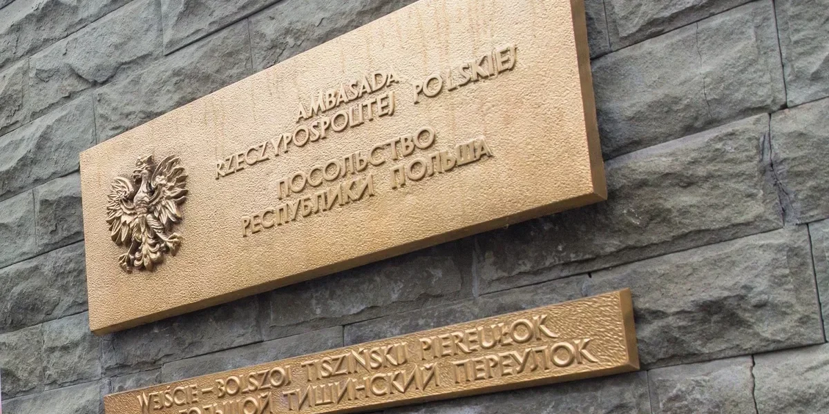 Сикорский: Здание МИД Польши в Киеве оказалось повреждено из-за атаки