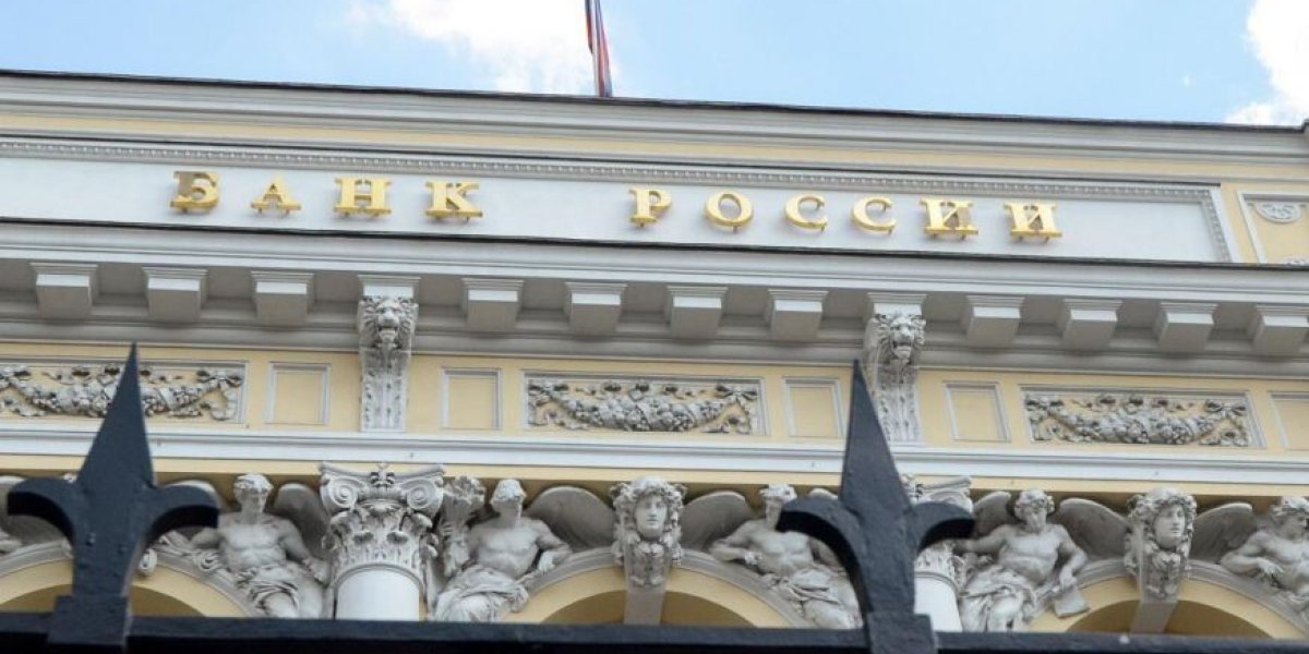 «Ослабление хватки ЦБ на горле экономики показывает, что там поняли: всё рушится слишком быстро»: Делягин о ставке