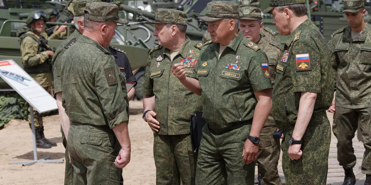 Зачем нужны лампасы на полевой форме генералов