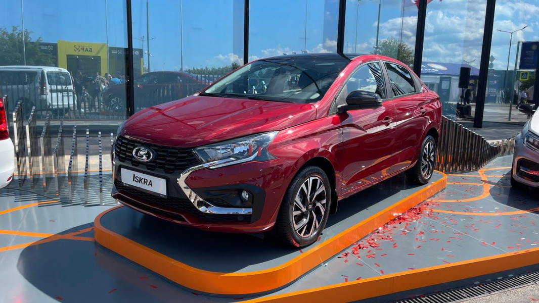 АвтоВАЗ запустил продажи LADA Iskra, но кому нужен этот хлам за 1,5 млн. рублей?