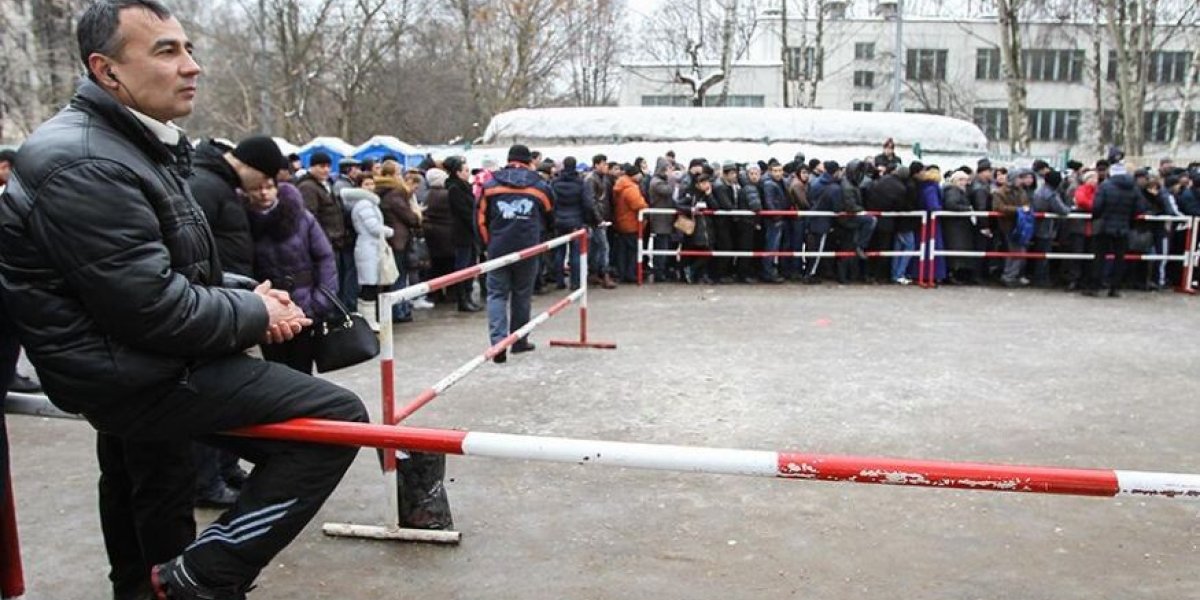 «Подлежит выдворению»: новая метка для мигрантов в России. Что послужило причиной такой меры?