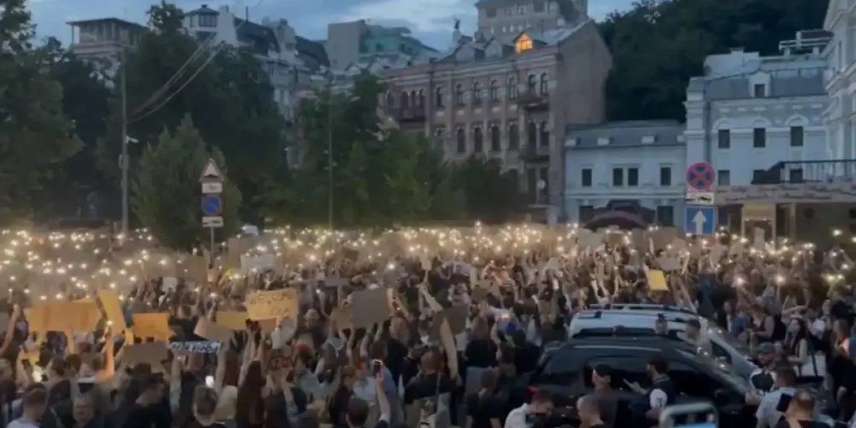 Зеленского сливают: в Киеве начался Майдан