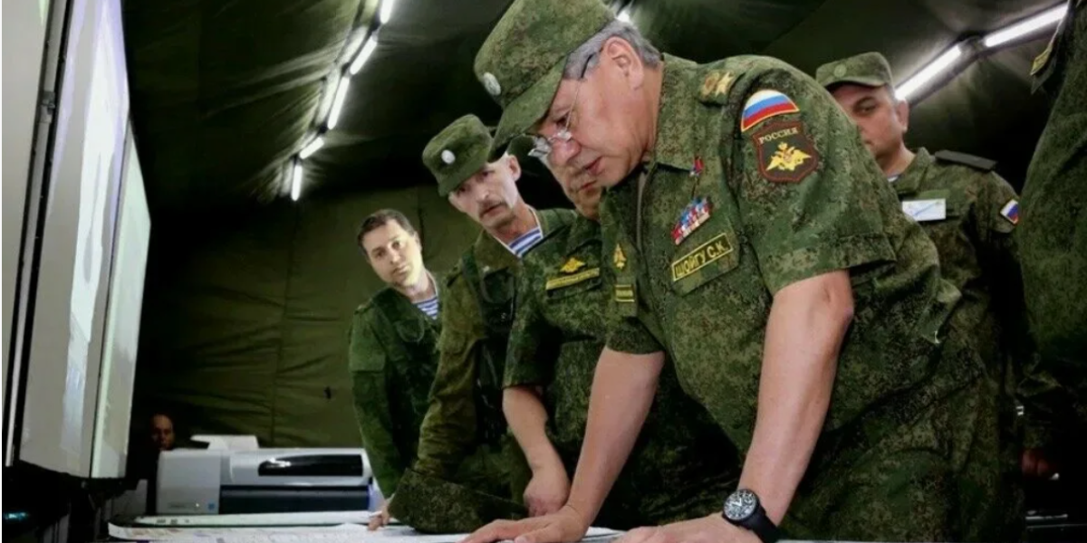 Зачем нужны лампасы на полевой форме генералов