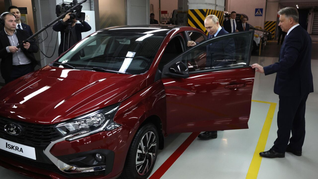 АвтоВАЗ запустил продажи LADA Iskra, но кому нужен этот хлам за 1,5 млн. рублей?