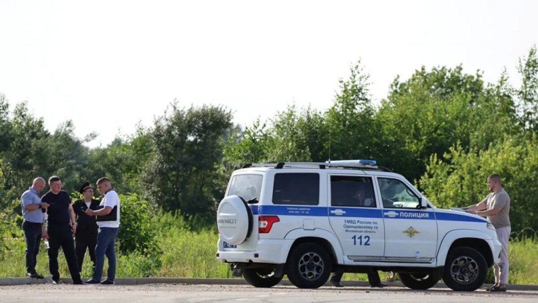 На место гибели Старовойта приехала его любовница. В министерстве умер еще один чиновник: "Резко встал и упал"