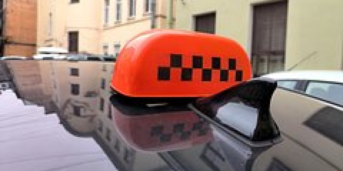 В Москве таксист домогался пассажирки в салоне авто
