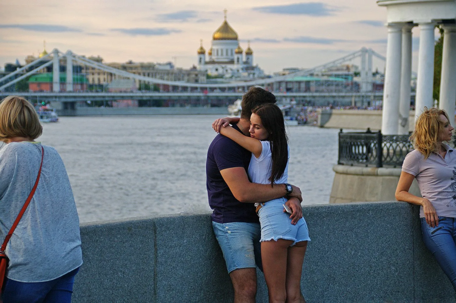 Наталья полюбила Фарруха, а он сбежал к жене в Душанбе, прихватив все ценности из её дома: чем заканчиваются браки с приезжими.
