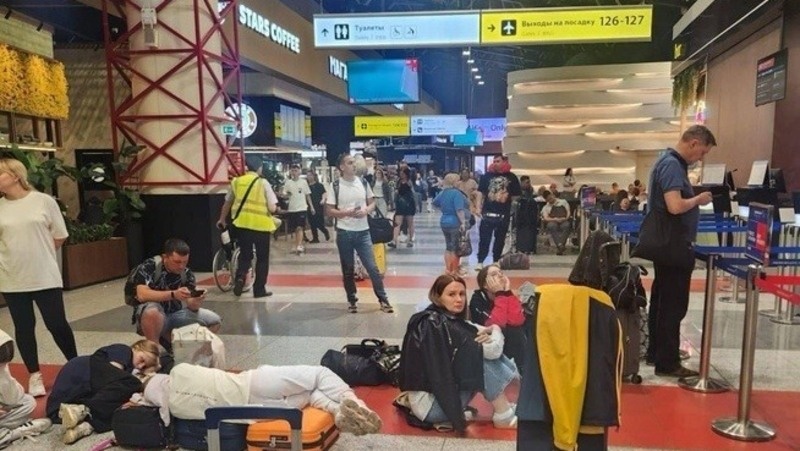 По сотне недорогих украинских дронов в сутки и — авиасообщение будет парализовано. Власти должны найти решение