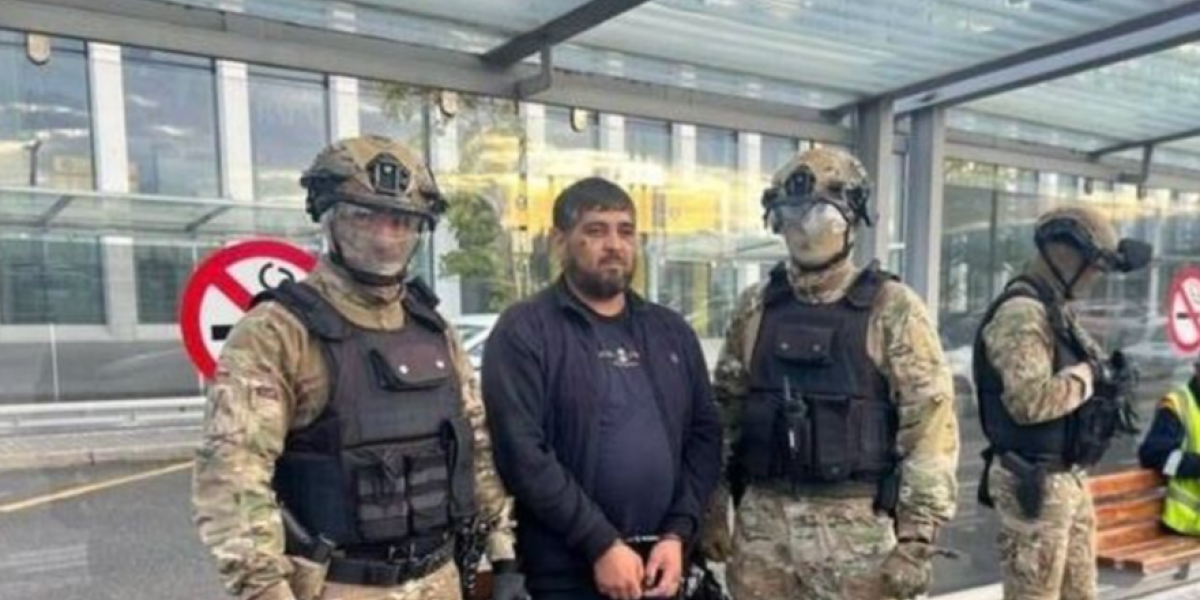 Мигрант, пытавшийся на самосвале совершить наезд на людей, задержан по пути в Азербайджан