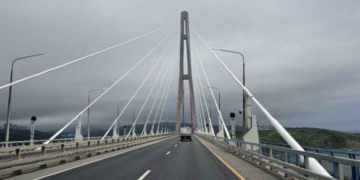 Досрочно завершены дорожные работы на мосту на остров Русский