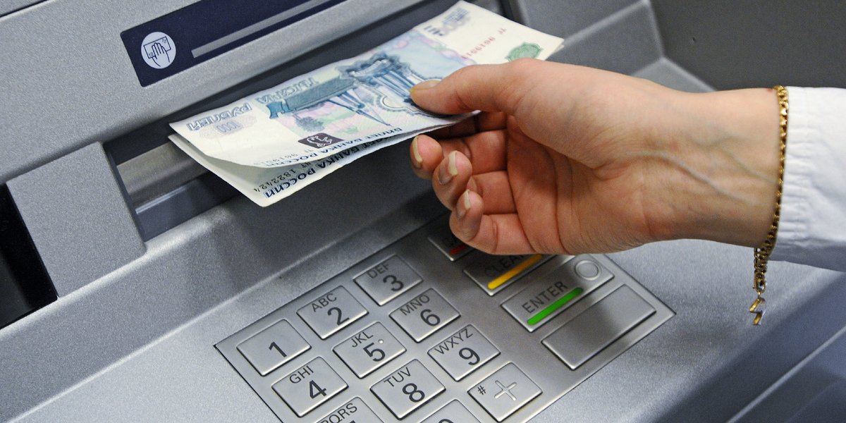 С сентября вступают в силу новые требования по снятию наличных в банкоматах