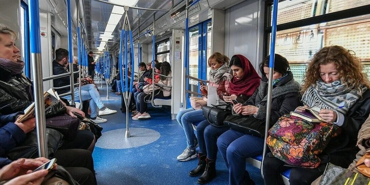 Некоторые приезжие не платят в метро и говорят что зарплату не получили: может мы им дадим денег на оплату
