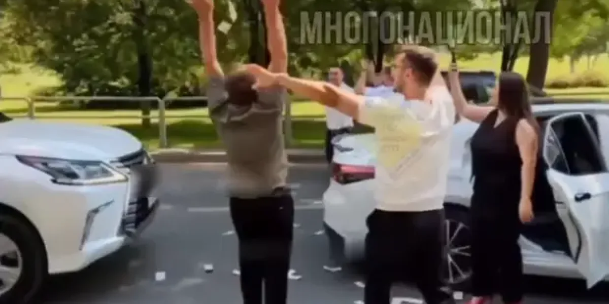 Опять лезгинка на проезжей части, и "Скорая помощь" на час в пробке. Видео самарского беспредела