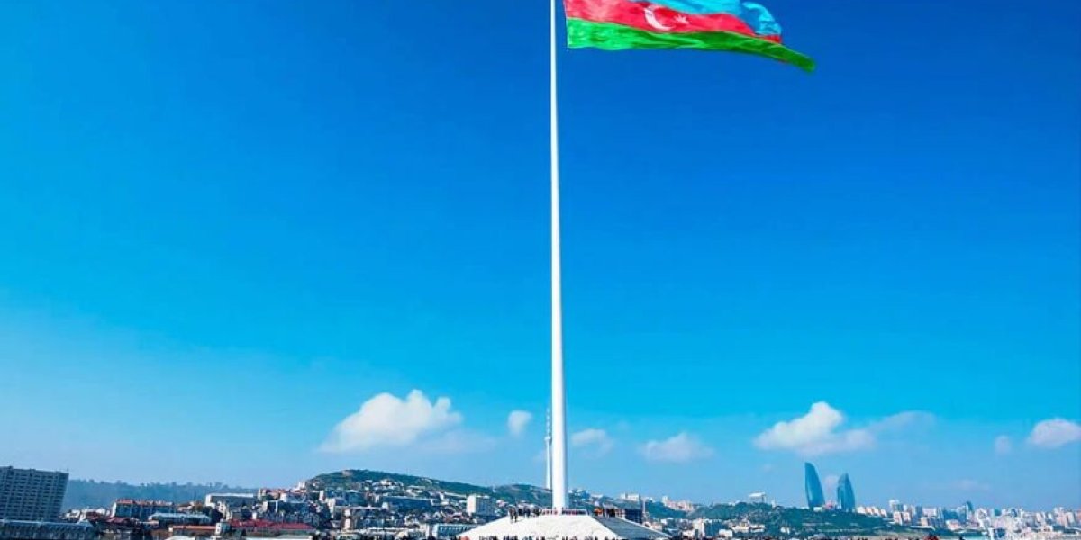 Азербайджан согласился платить дань Британии. В Кремле заговорили о свержении Алиева