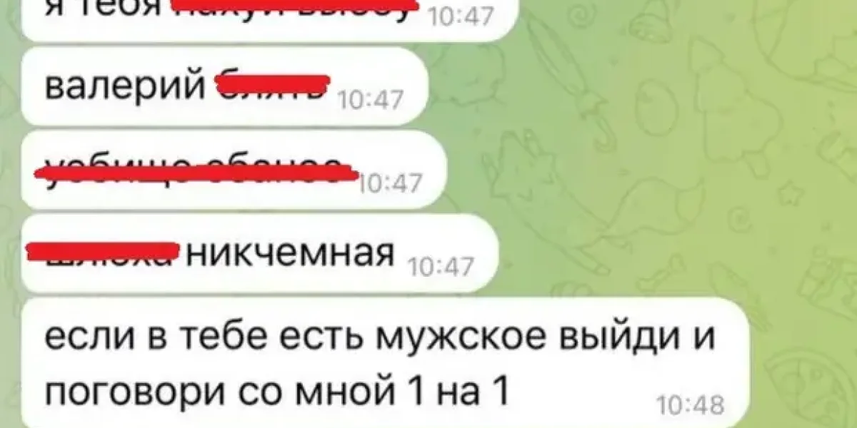 Такого еще не было! Приезжие дамы расстелили ковер для праздника плова прямо на асфальте во дворе многоэтажки
