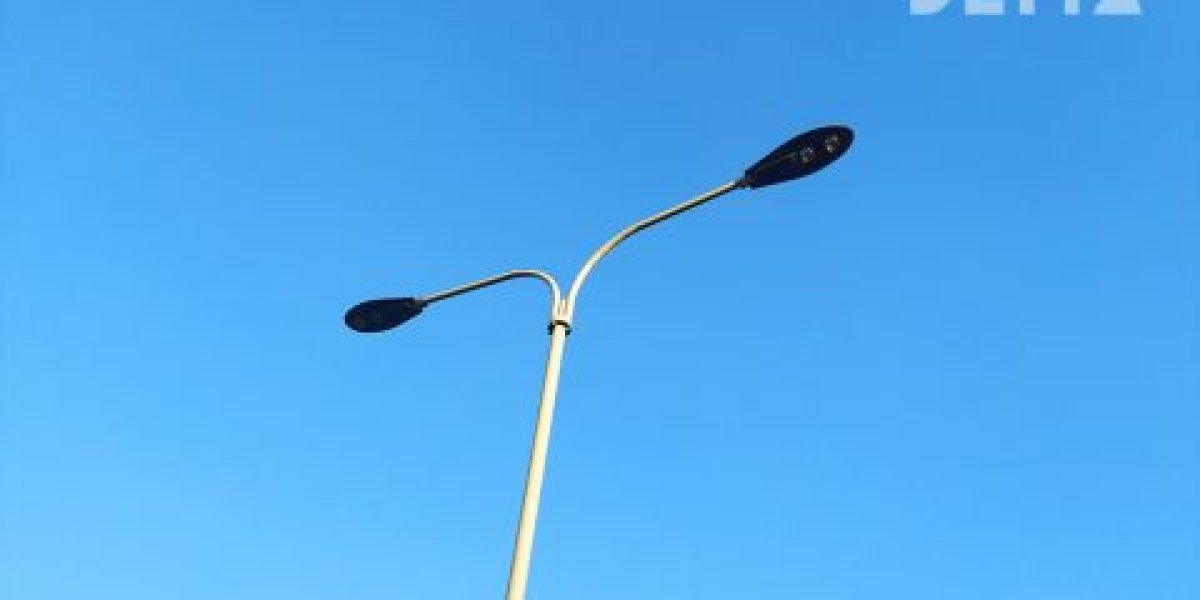 Светофор и уличный фонарь снесли в Приморье за день неосторожные водители