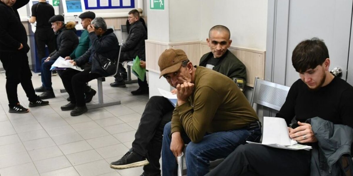 Делать замечания бесполезно: «ничего не понимают». Мигрантам в РФ установили запрет. «Мешают гражданам». «Самое опасное»