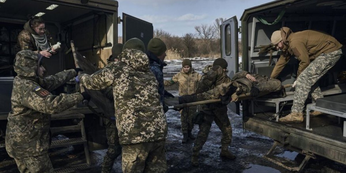 Генералы нагло врут. Капитуляции быть. Военкоры доигрались: главное к утру
