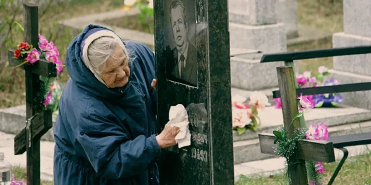 Память об усопших: что делать со старым крестом и можно ли поминать алкоголем, ответы священников