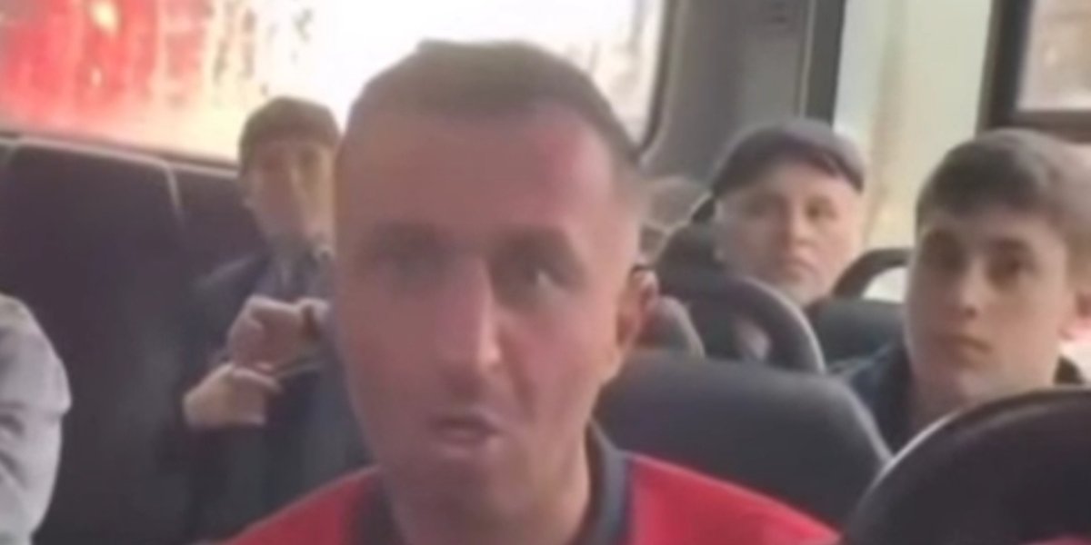 Приезжий скандалил и требовал остановить автобус где ему захотелось: но пассажиры остановили дебошира