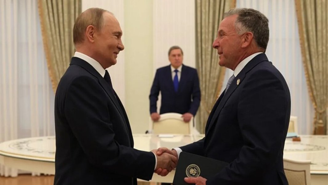 Трамп подтвердил: "Идут переговоры об уходе с Украины". Немец сказал про контрмеры Путина, азербайджанец пугает Москву ракетами