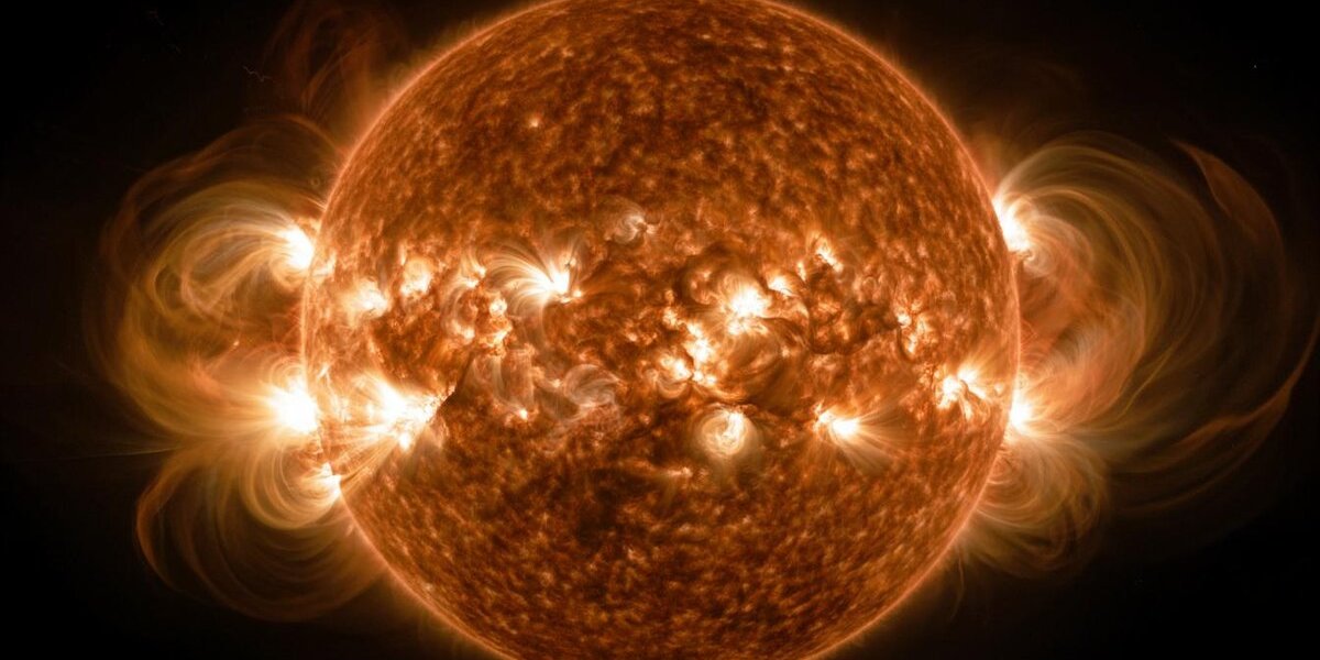 Новая корональная дыра движется к центру Солнца. Вот что ждет нас с 20 августа 2025 года