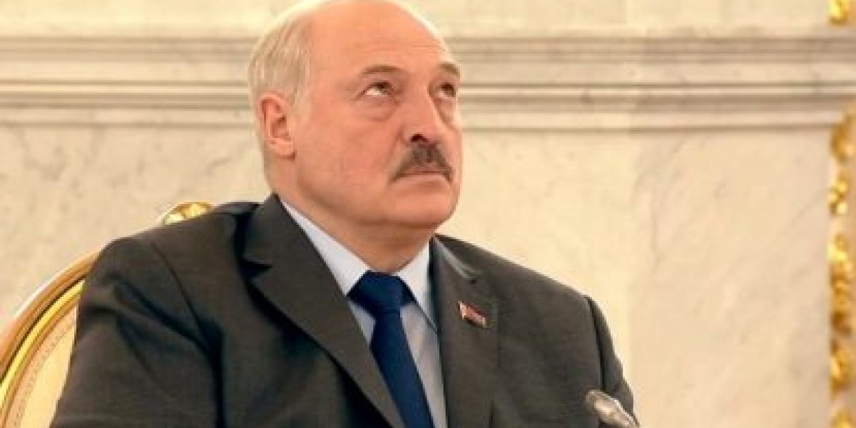 Лукашенко впервые заговорил об уходе: названы три сценария для Беларуси