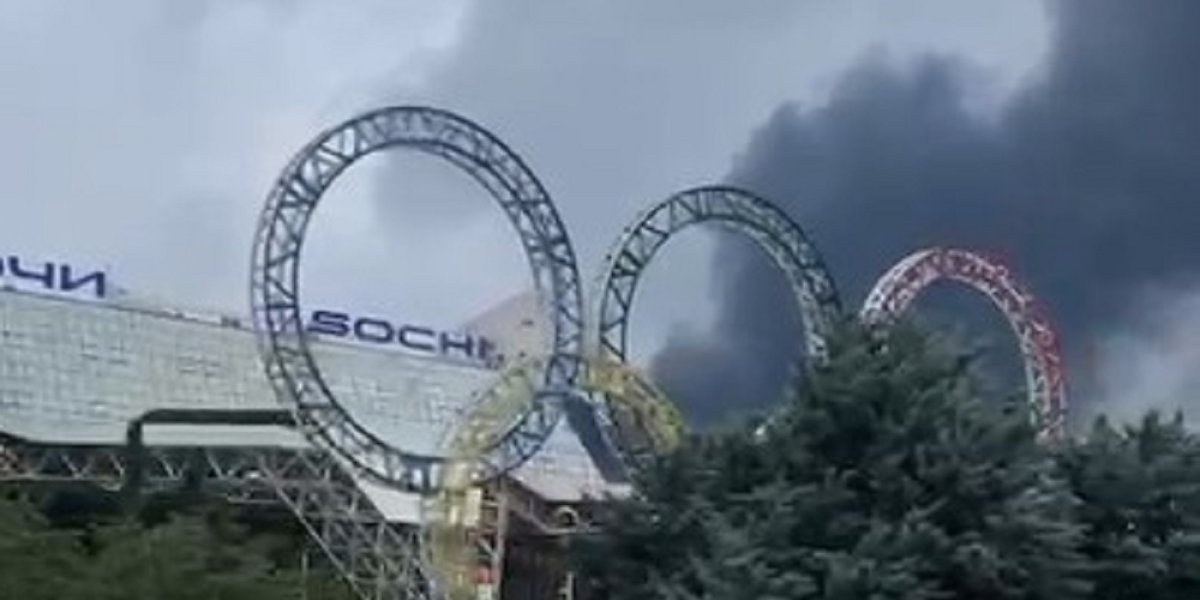 «Взрывы гремели над головой»: жительница Новосибирска рассказала, как пережила атаку беспилотников в Сочи 3 августа