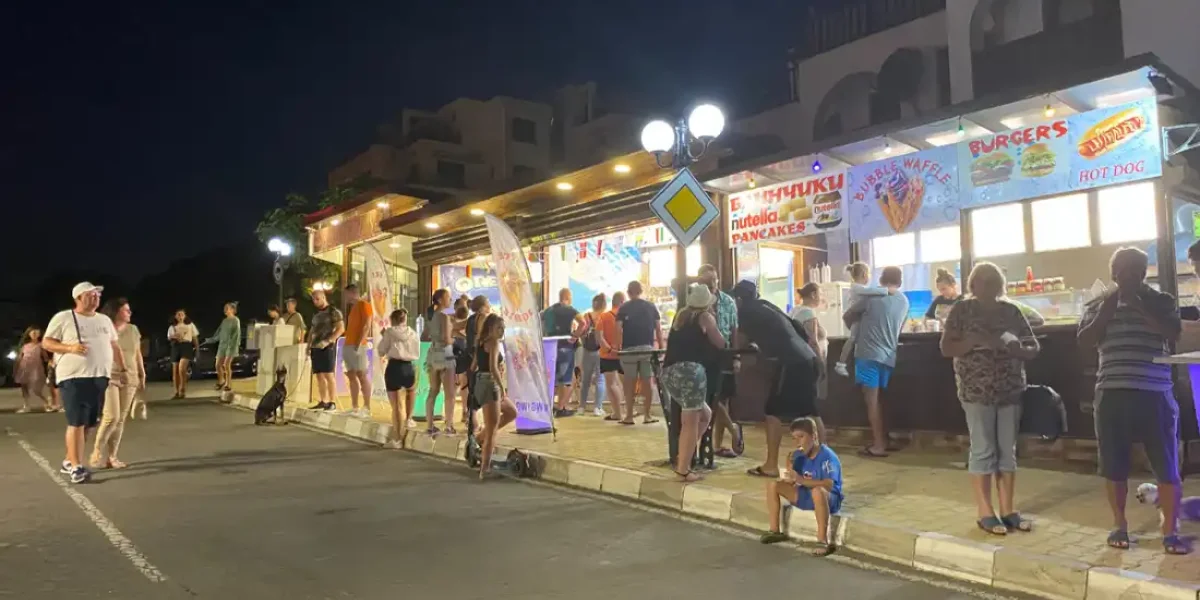 "Пошли вон отсюда": жительница Латвии дала отпор украинцам, пытавшимся запретить ей говорить по-русски "Пошли вон отсюда": жительница Латвии дала отпор украинцам, пытавшимся запретить ей говорить по-русски