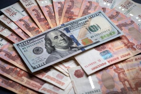 Рубль девальвируют: что делать обладателям рублёвых сбережений