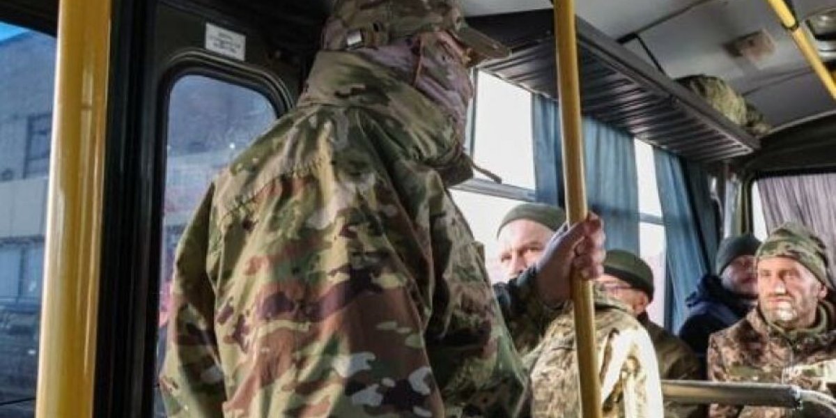 ВСУ готовят вторжение. 50 тысяч солдат на границе с Россией. Срывают встречу Путина и Трампа?: ЦГ