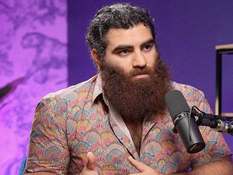 Великий блогер Арсен Маркарян, который поливал грязью русских людей, пытался сбежать из Москвы в багажнике автомобиля, но не тут-то было.