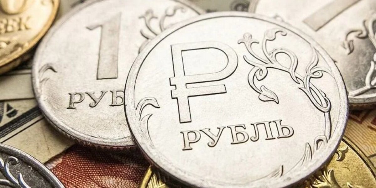 Рубль в августе: ожидания редкого поведения валюты