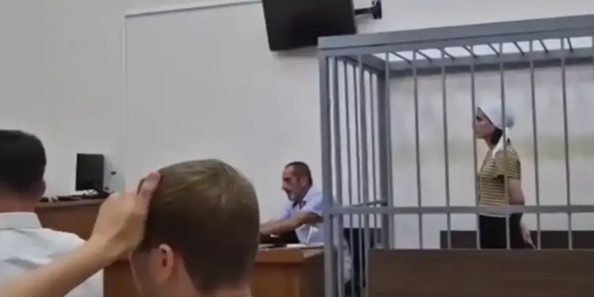 "Заорала в клетке..": Вопиющий случай на суде в Адлере