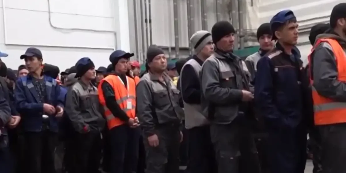 «Больше не поеду!»: Россия испугала мигрантов из Таджикистана новым требованием