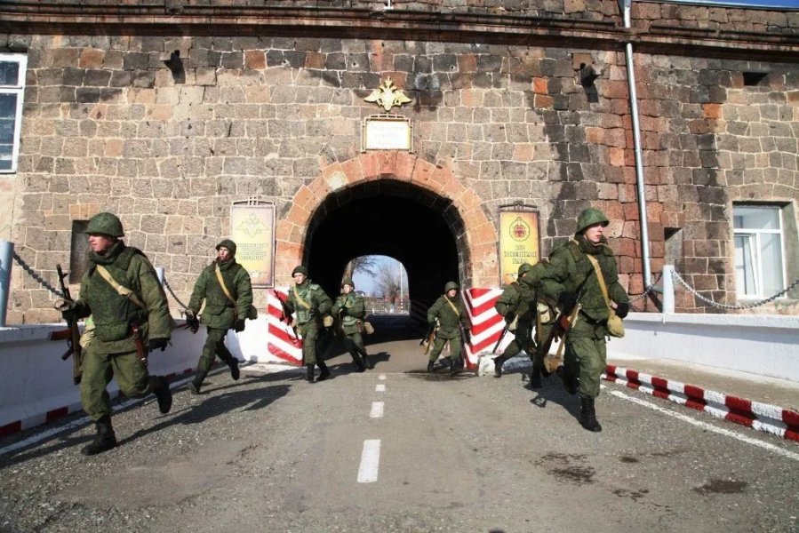 Российская военная база в Гюмри – под прицелом провокаторов в Армении и не только