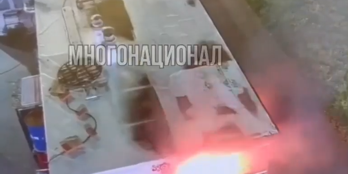 Конфликт у ТЦ: мужчина подрался с мигрантом и сжег его шаурмичную