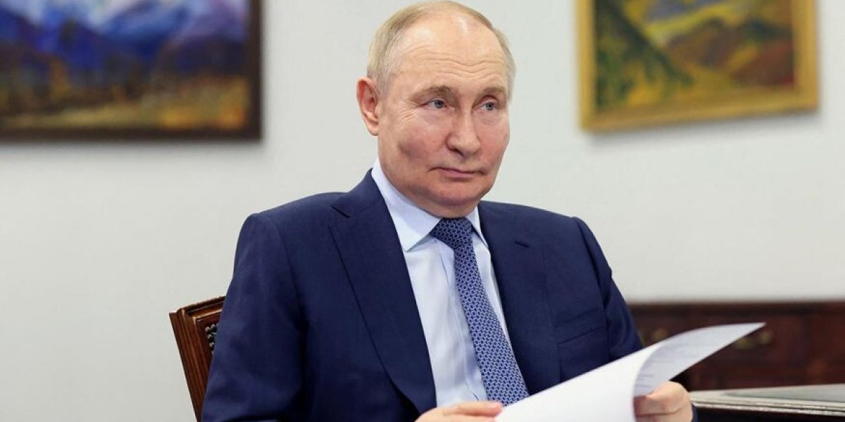«Ненавидимый НАТО, любимый народами российский патриот»: в Германии Путин получил медаль