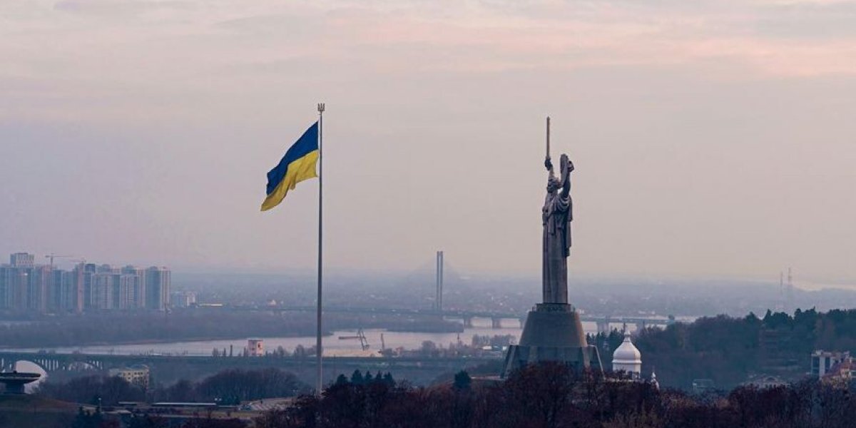 Украинцев с 14-ти лет будут готовить к конфликту с РФ: политолог