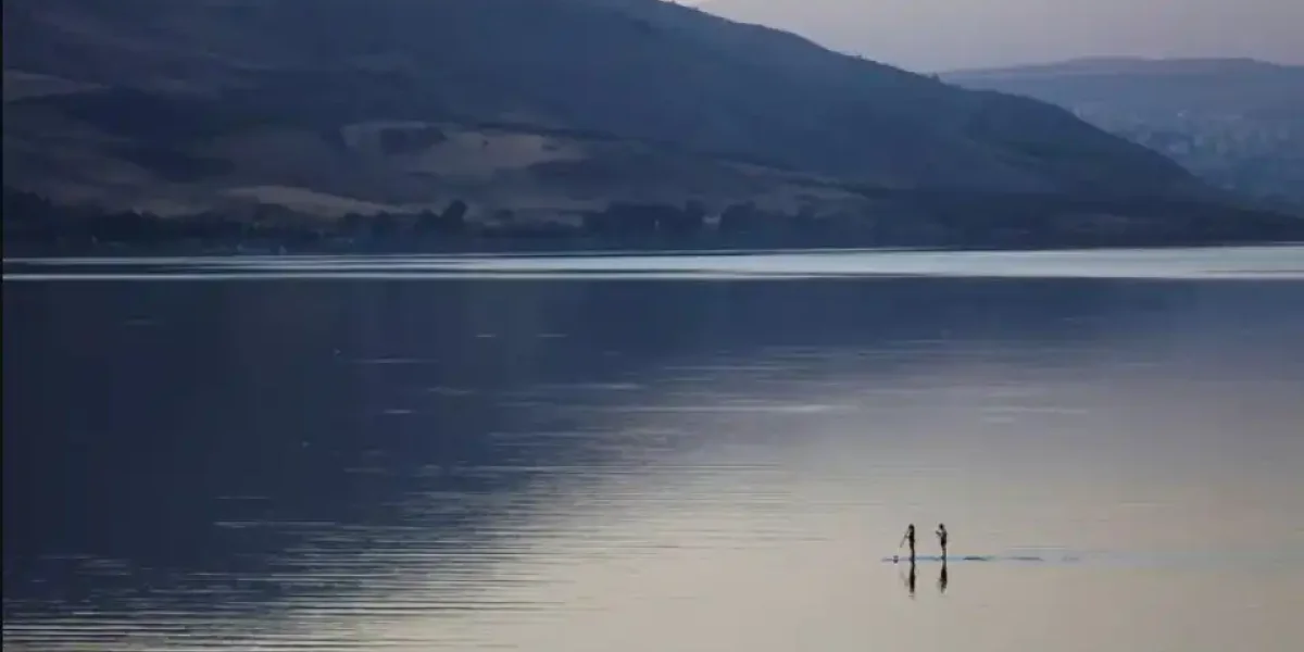 Галилейское море покраснело: жители в панике, но учёные успокаивают