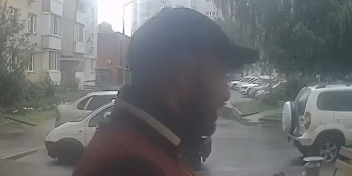«Айда тогда погуляем вместе. Ты хорошая!»: приезжий домогался маленьких детей у подъезда в Казани средь бела дня