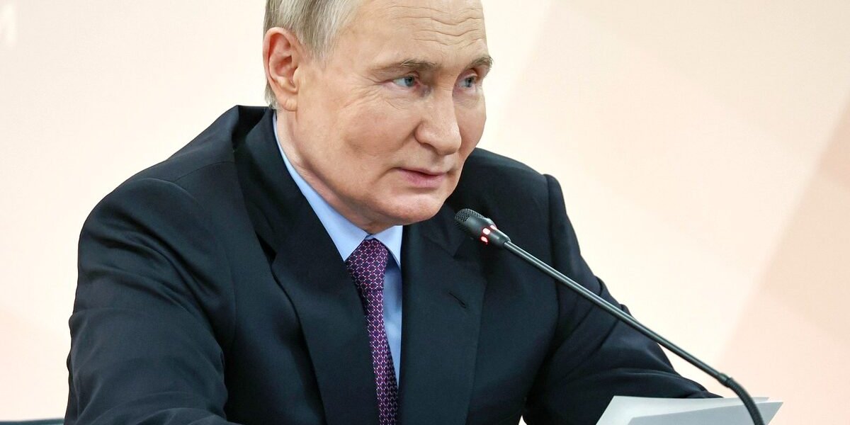 Вакаров: Встреча Путина и Трампа приведет к отводу войск из Донбасса