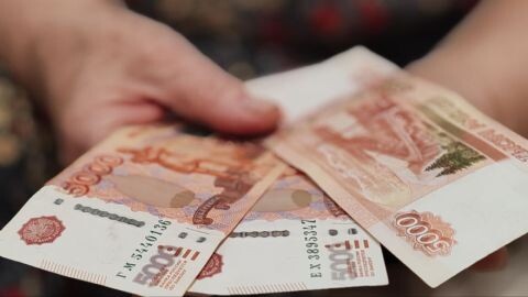 Наличные рубли исчезают со счетов россиян из-за отключения мобильного интернета