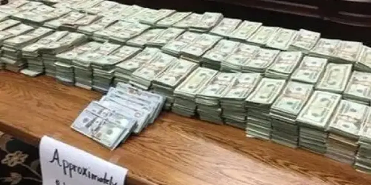 "Миллион долларов "заморозили". Россия начала блокировать азербайджанцам переводы в Баку