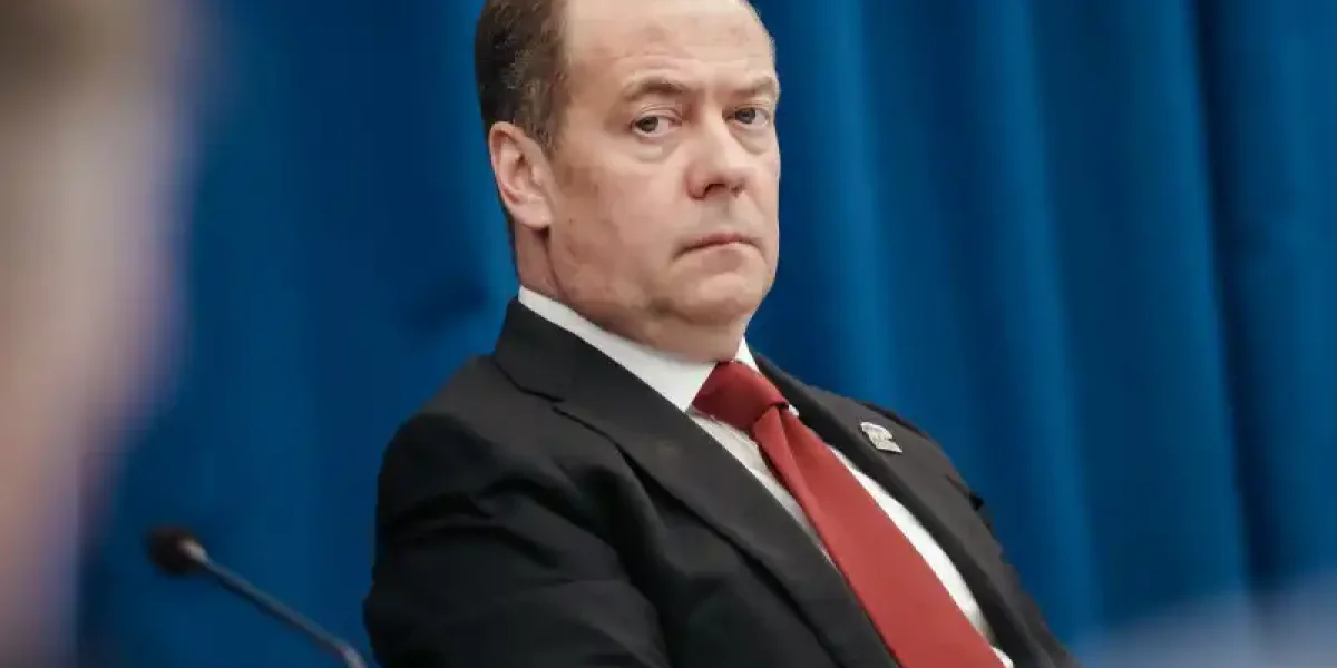 Думаете, Медведев пошутил над Трампом? Нет, не пошутил - всё серьёзно