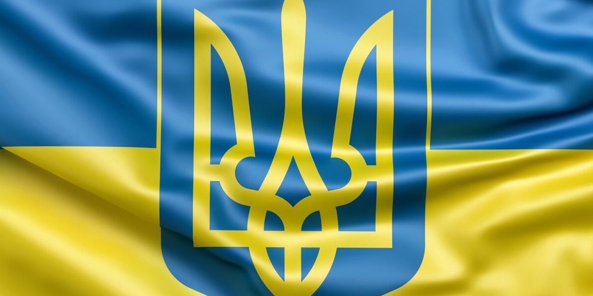 Во Львове на площади вырубили 70 деревьев из-за их «советского» происхождения