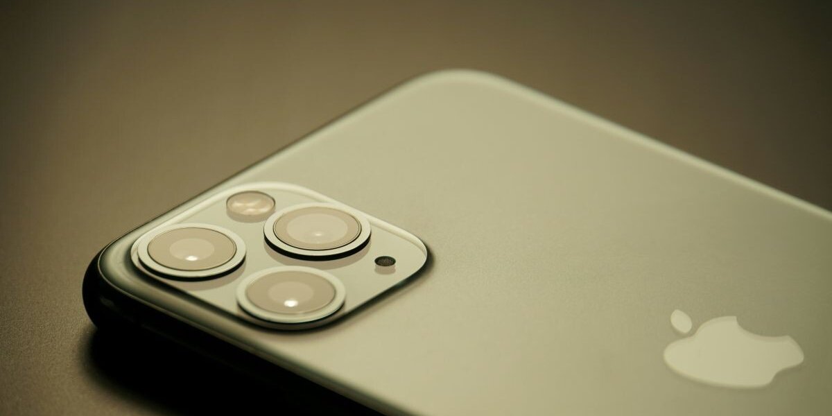 В России начинаются продажи iPhone 17: цены кусаются, но очередь уже выстроилась
